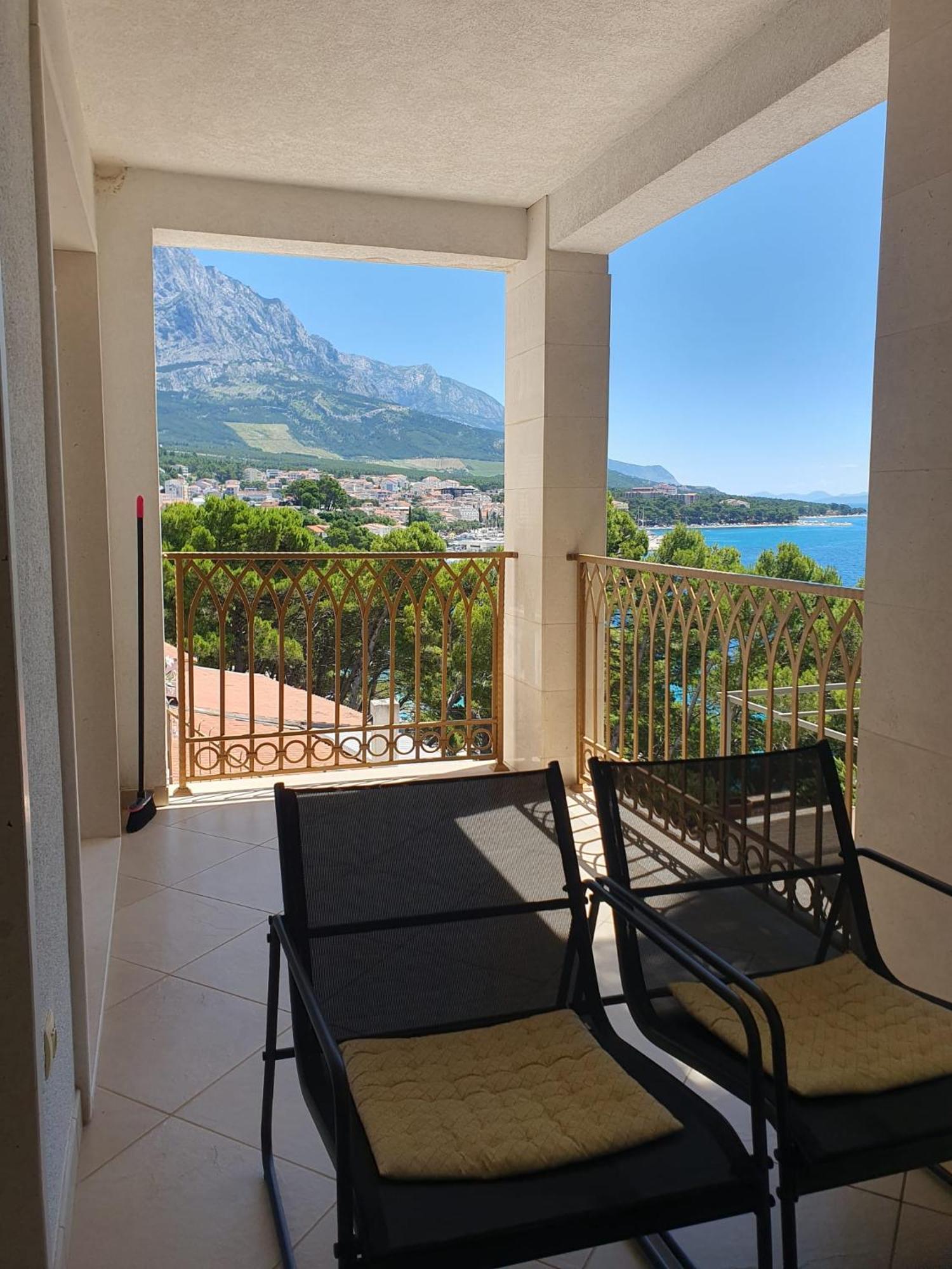 Inas Place Baška Voda Esterno foto